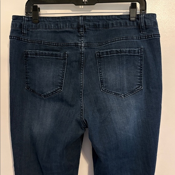 D. Jeans High Rise Kick Crop Jeans 14 - Picture 5 of 9